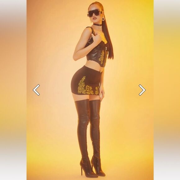 HOROSCOPEZ Bold Beauty Underbust Corset Top & Embroidered Mini Skirt Set - Picture 13 of 13